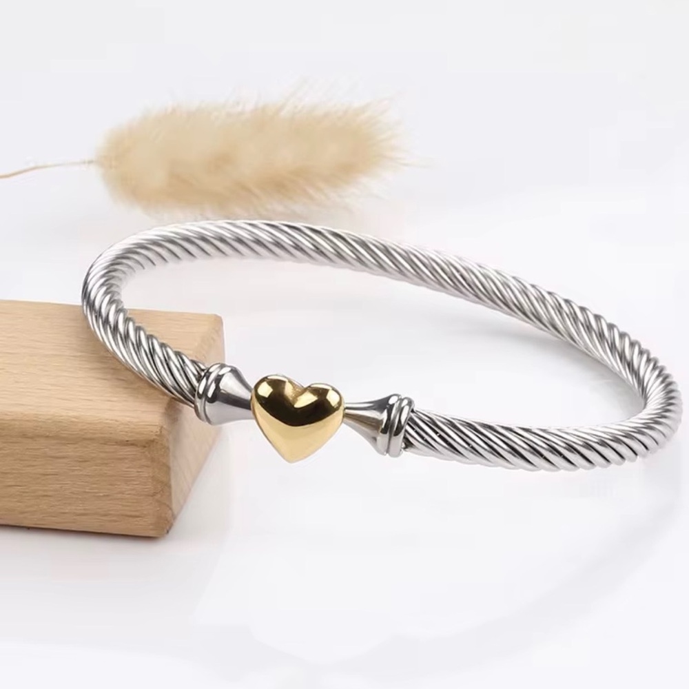 Elegant Silver and Gold Heart Bracelet
Stainless Steel